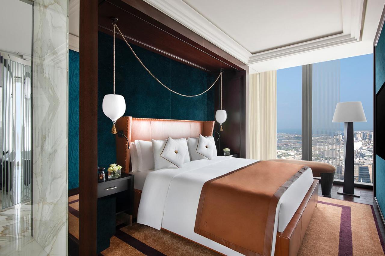 Banyan Tree Doha At La Cigale Mushaireb Exteriör bild A bedroom at the Ritz-Carlton, DIFC