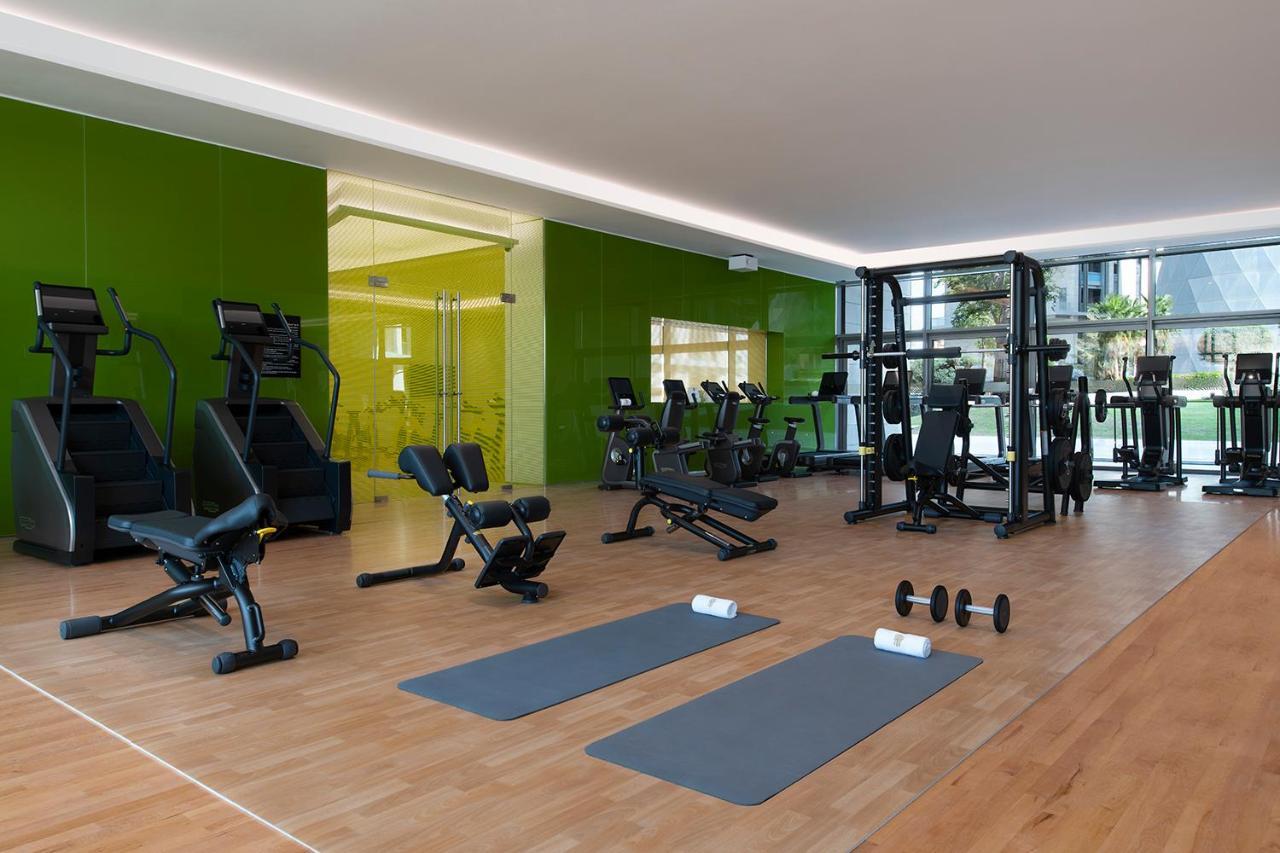 Banyan Tree Doha At La Cigale Mushaireb Exteriör bild The gym at the hotel