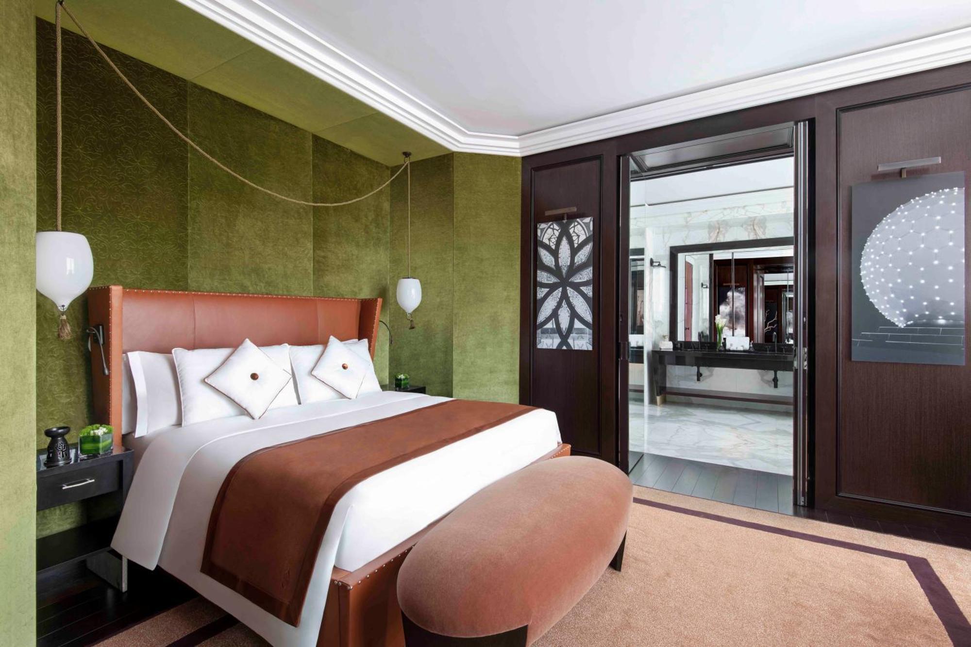 Banyan Tree Doha At La Cigale Mushaireb Exteriör bild A bedroom at the Mandarin Oriental, London