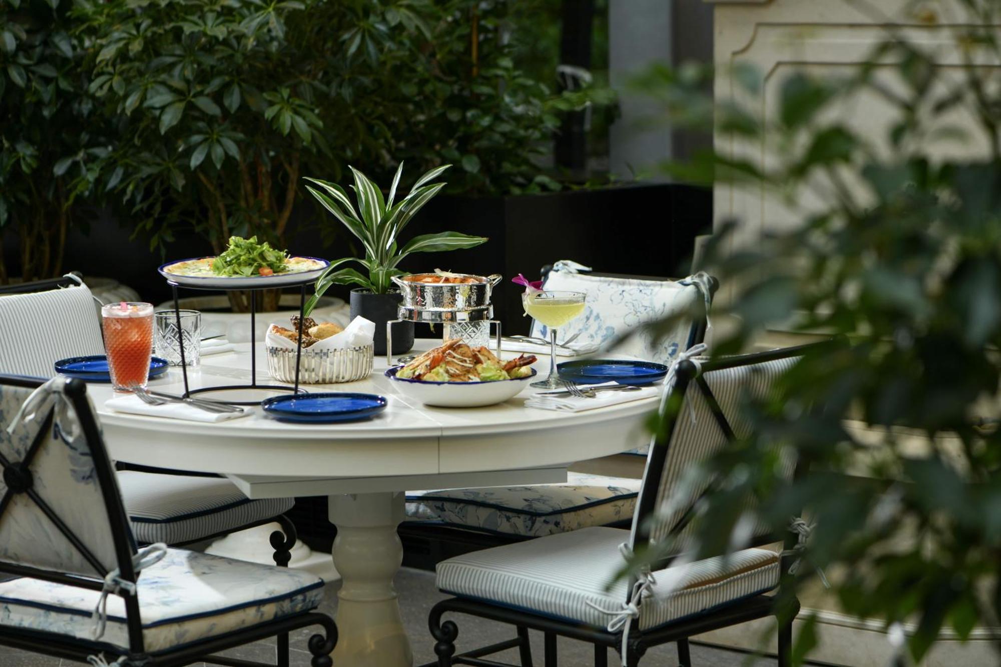 Banyan Tree Doha At La Cigale Mushaireb Exteriör bild A table set for afternoon tea at the Mandarin Oriental, Paris
